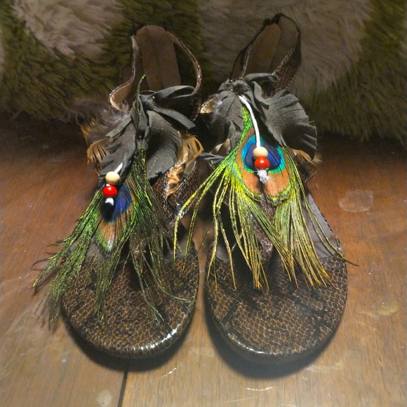 Animal print, feathered zip-up sandal - Picture 1 of 2